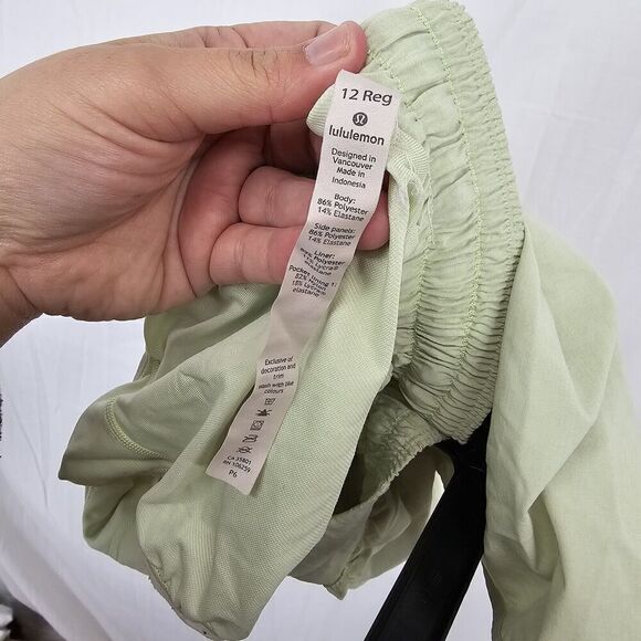 Lululemon Athletica Hotty Hot Shorts In Lemon Ice Women's Size 12 Tall - Picture 5 of 5